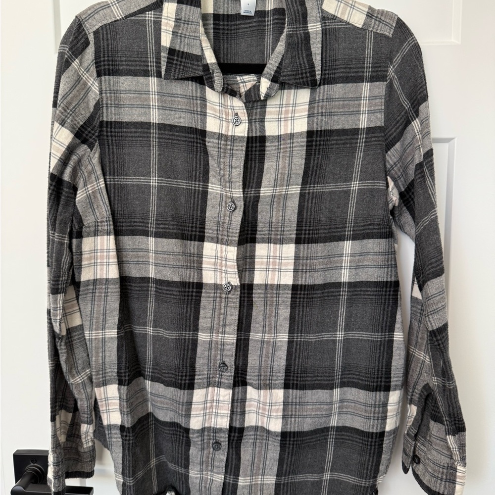 Old Navy Black and White Button Down Shirt